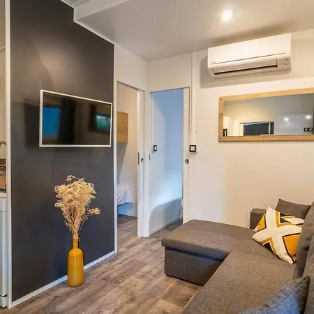 Parque de Campismo Camping Maeva Respire Ecolodge L'etoile D'argens *****