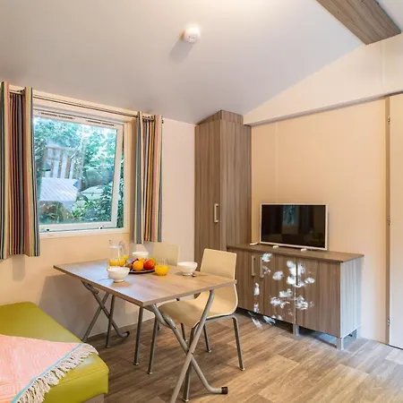 Parque de Campismo Camping Maeva Respire Ecolodge L'etoile D'argens ***** Fréjus